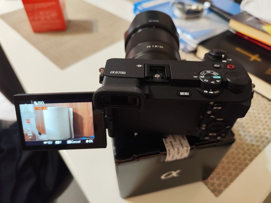 Sony A6700 Body + Obiectiv 35mm f1.8 + DJI Ronin S3 Mini – Pachet comp