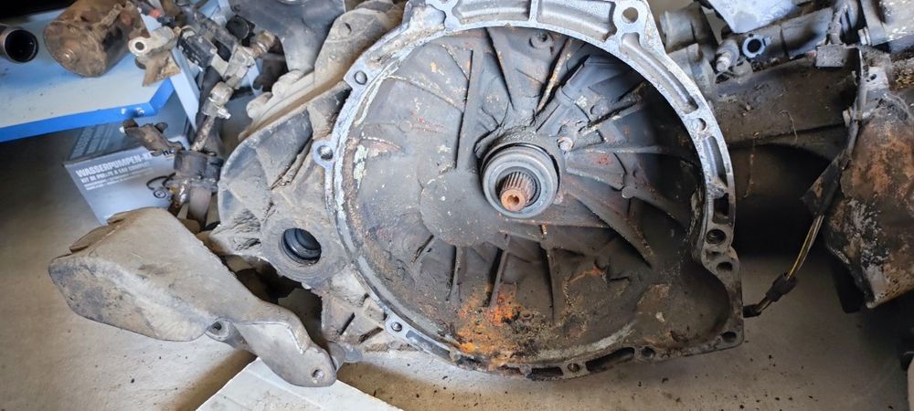 Service auto mobil-Reparatii direct la domiciliu-Tractare platforma