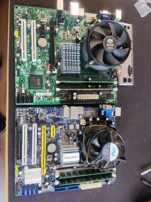 Материнская плата сокет 775 с процессором и оперативной памятью