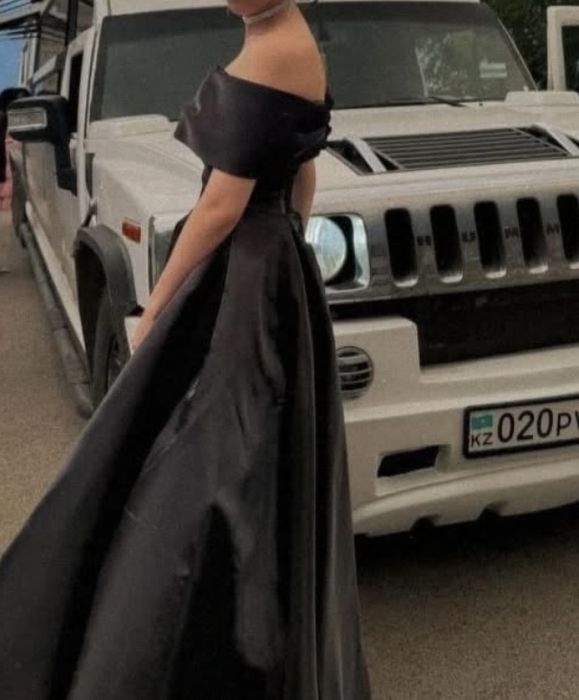 Платье из итальянского атласа, срочная продажа