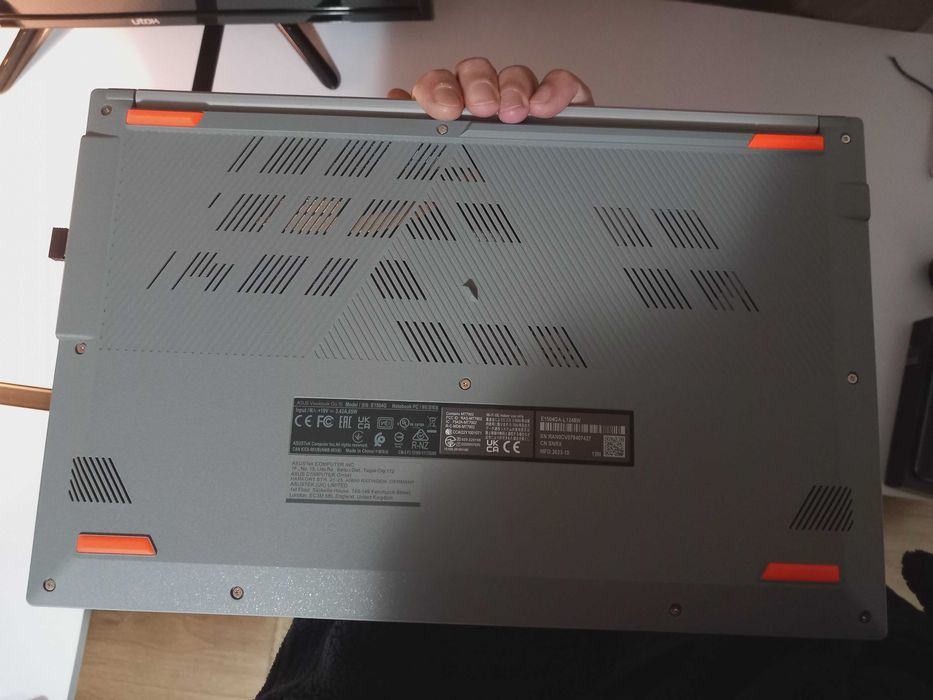 ASUS Vivobook Go 15 OLED - Impecabil