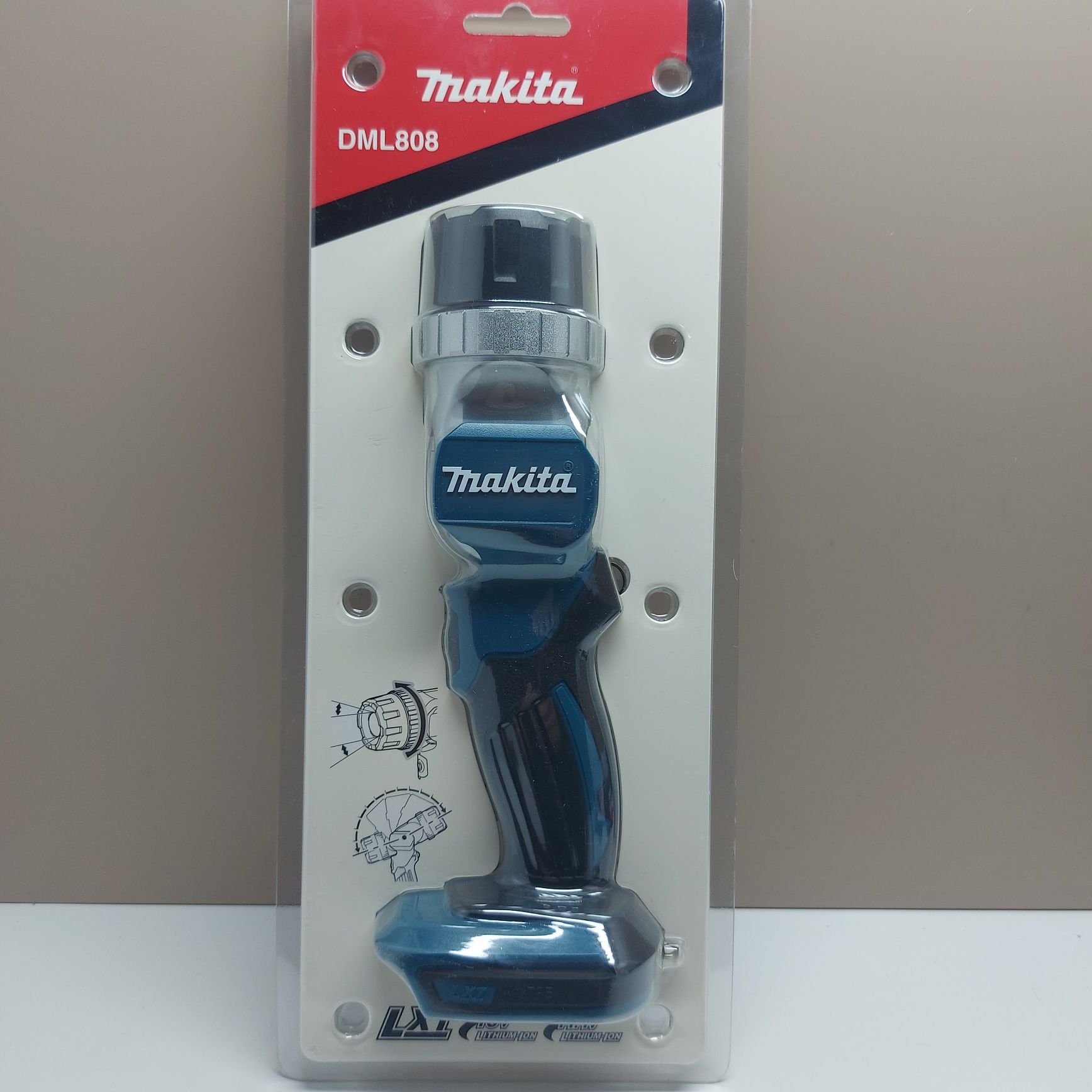 Нов LED фенер Makita DML808Z