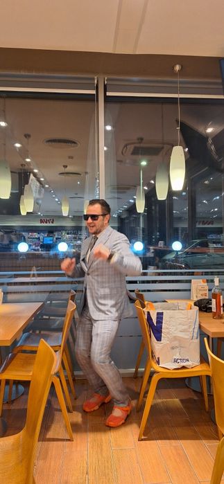 Urgent Costum Vara Pret bun