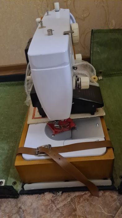 Швейная машинка Чайка