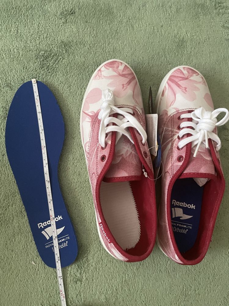 Нови кецове Reebok 40,5