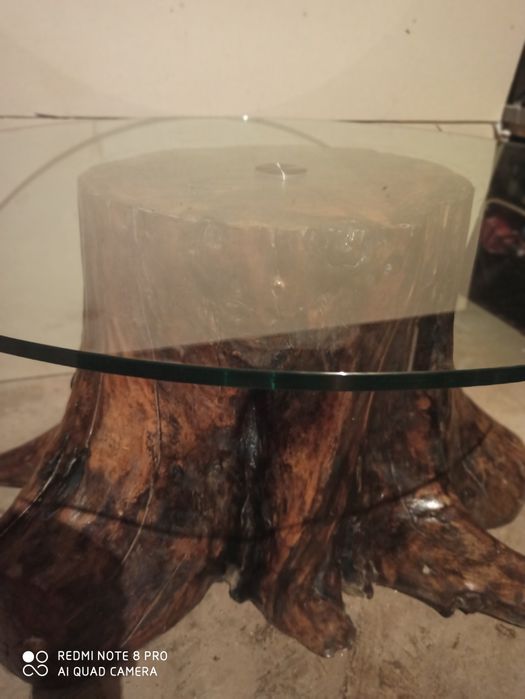 Masă din rădăcină de nuc