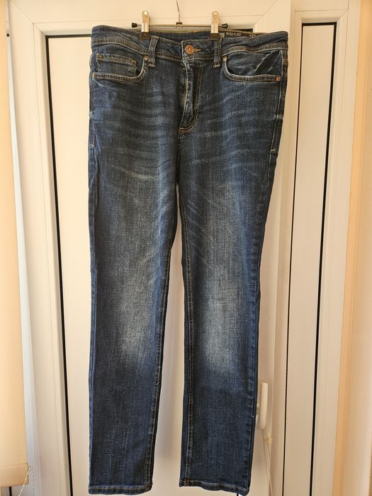 Vând blugi noi pentru bărbați