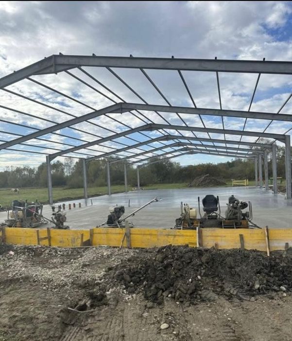Vând hala 8X15X4    3000 de euro. Vând Hală 10X20X4  4600 de euro