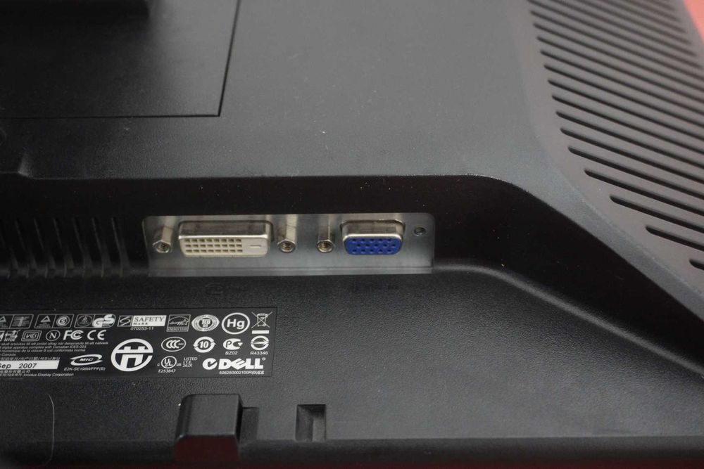 Монитори Dell 19" HD резолюция - SE198WFPV, E198WFP / САМО ЛИЧНО!