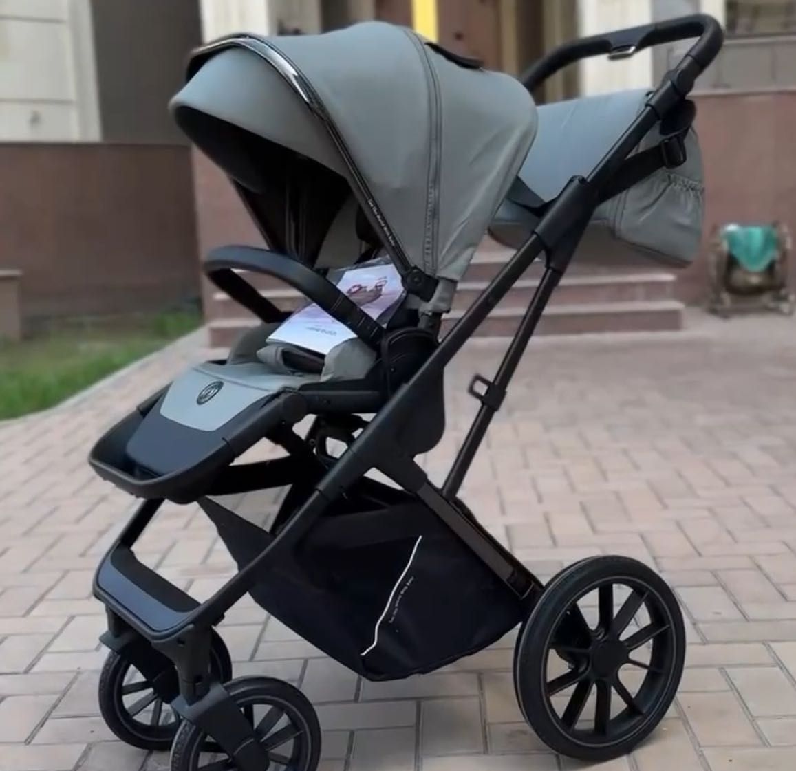 Продается б/у коляска Ining baby 2 в 1