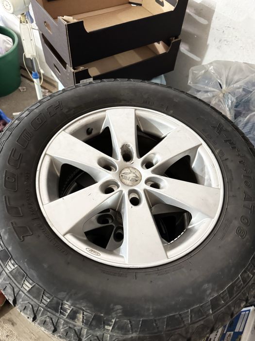 De vanzare anvelope 265/65/R17 cu jante ford ranger