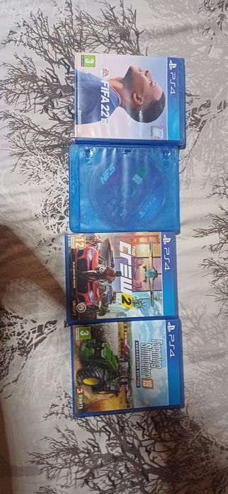 Vând jocuri PS4 fifa 22,NFS,the crew 2, farming simulator 19