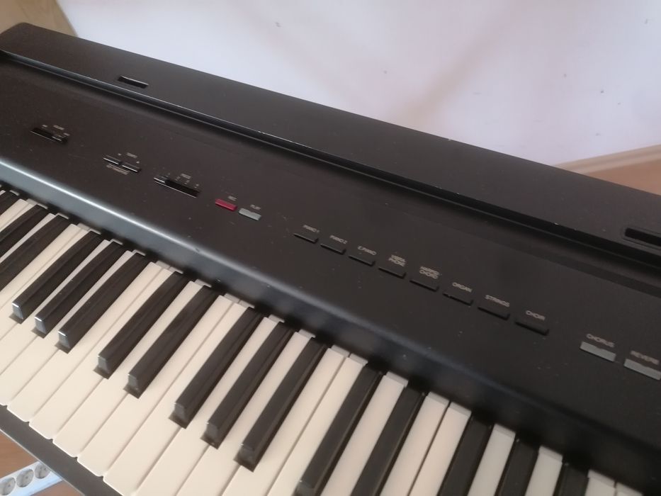 Roland EP-7 II pian digital dinamic orga