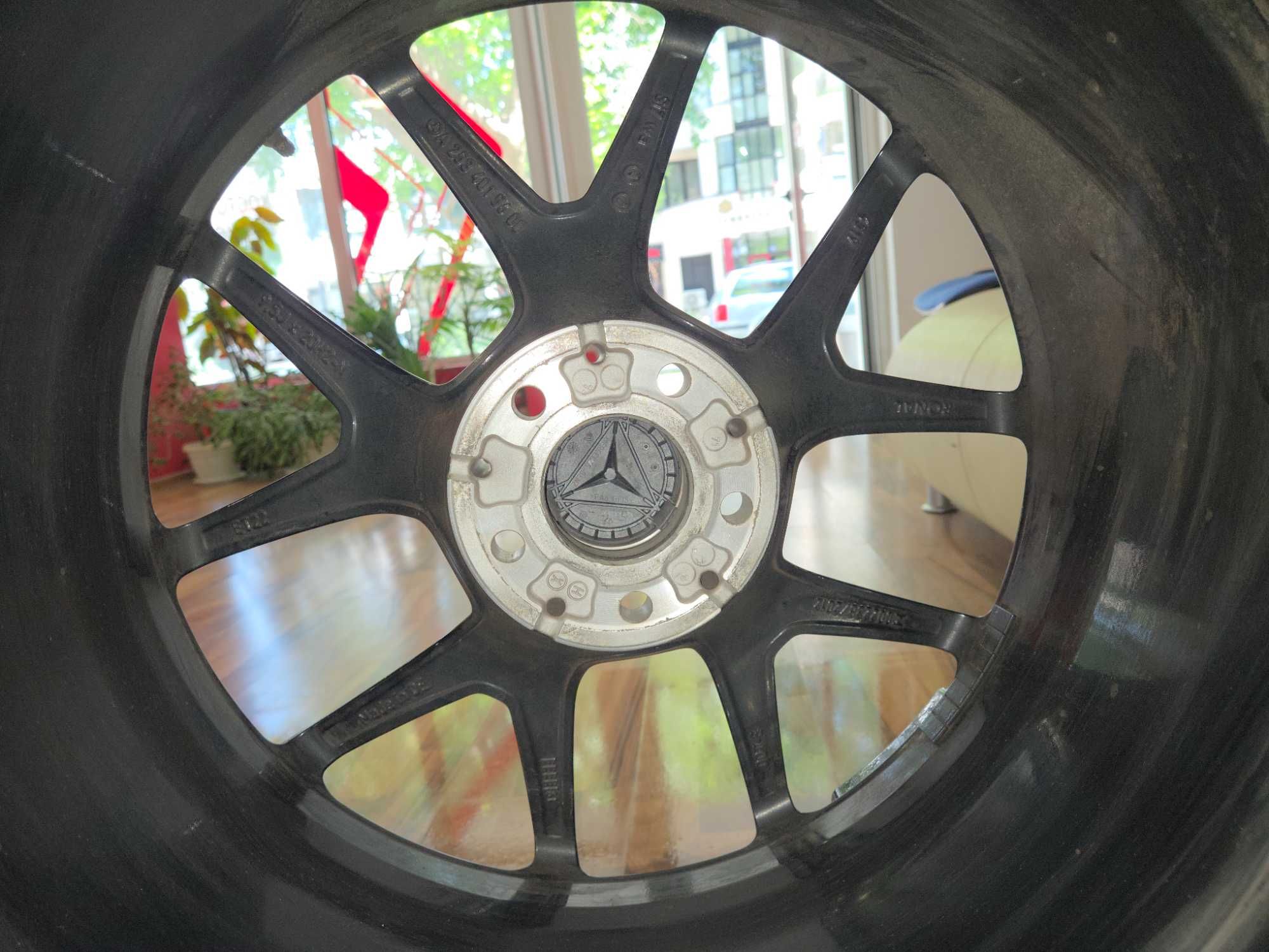 Продавам оригинални AMG джанти с гуми за MERCEDES 20 цола