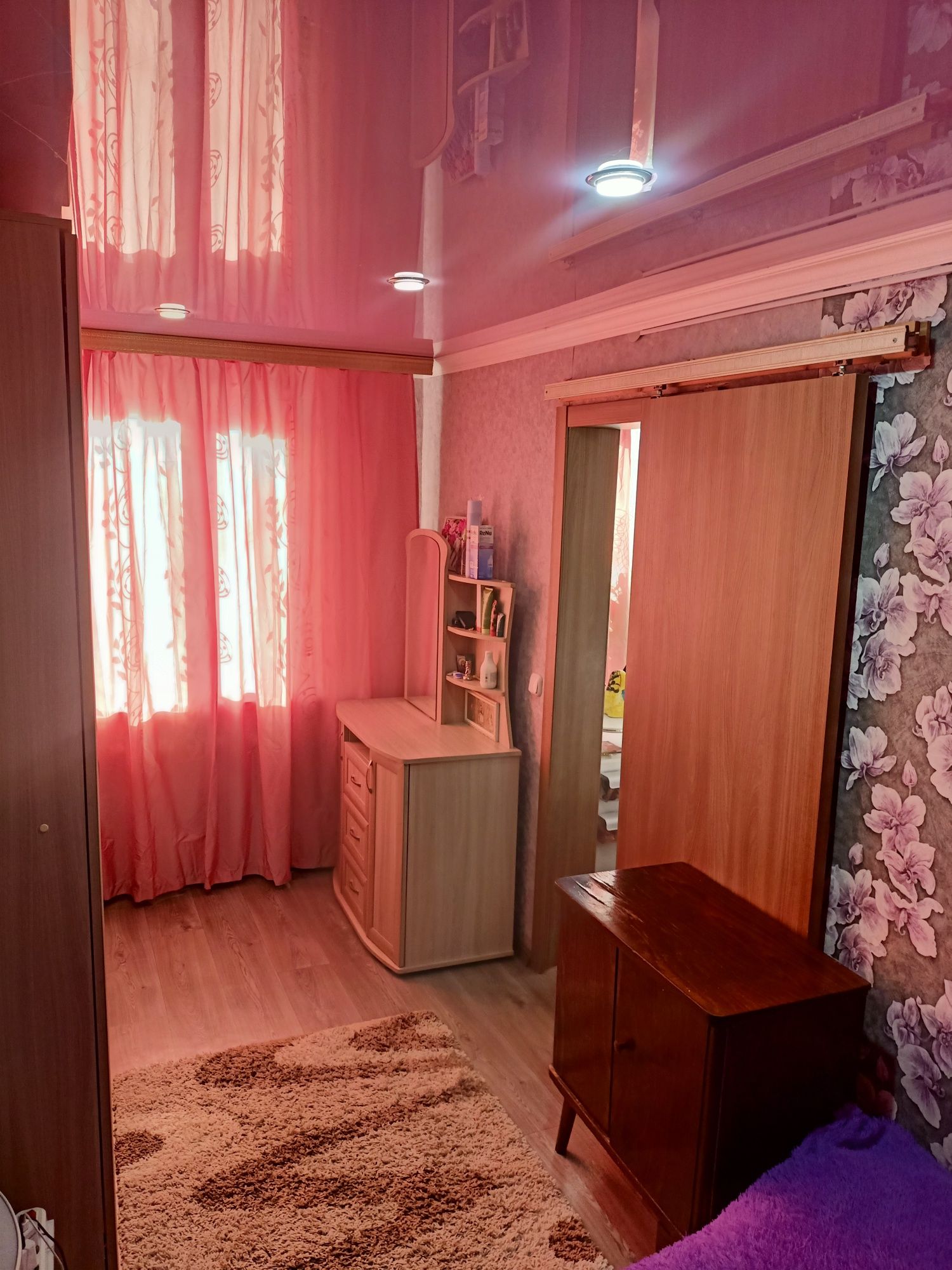 Продаётся 4-комн квартира. П. Молодёжный, Осакаровский район