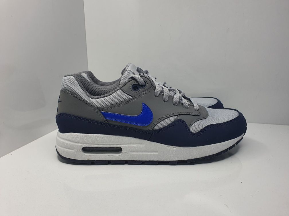 Маратонки Nike Air Max 1 

Чисто нови с кутия 

Размер 40 стелка 25 см