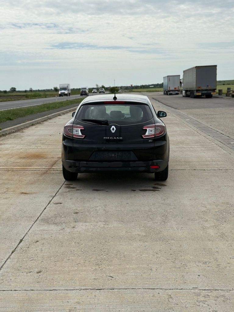 Dezmembrez Renault Megane 3 1.5 dCi 2011 – Motor K9K834, cutie JR5, na