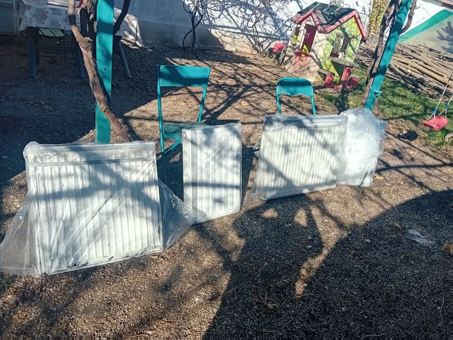 Vand 4 calorifere folosite un sezon