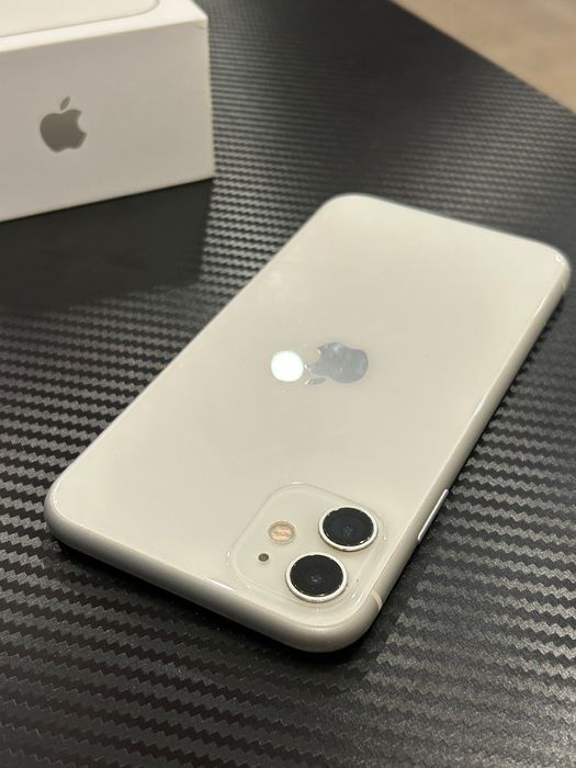 Отличен iPhone 11 64gb бял