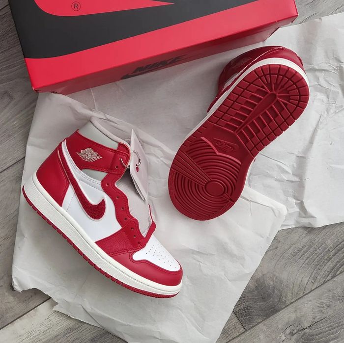 Air Jordan 1 High Retro OG 'Chenille'