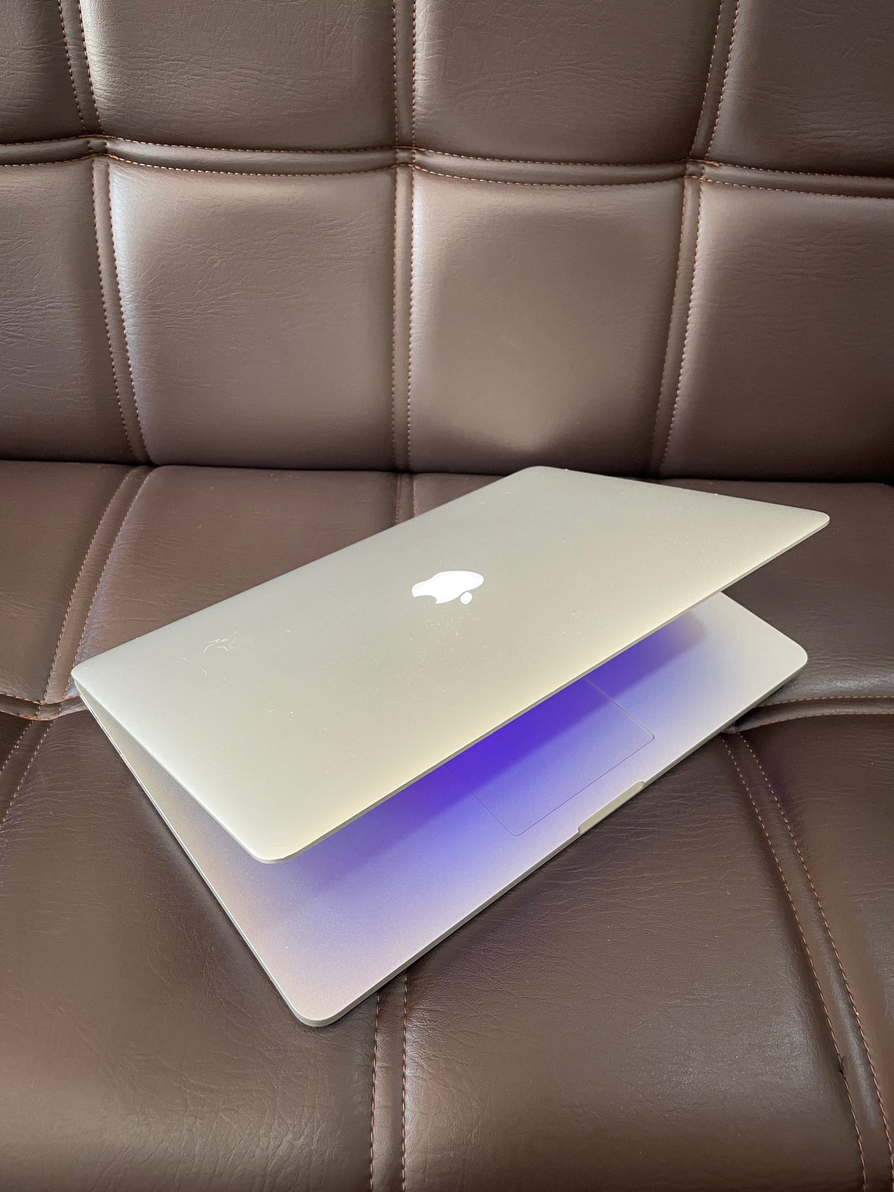 Продам Macbook Pro 15 диагональ!