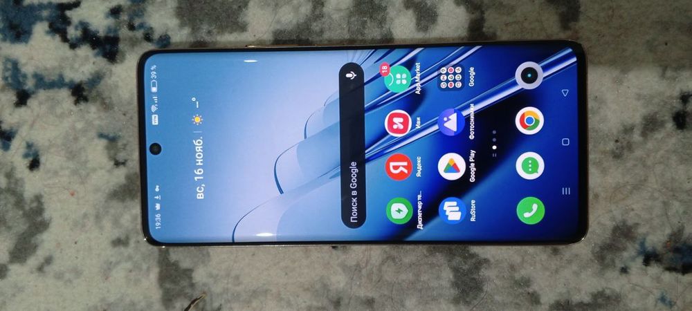 Realme 11 pro + 5g xotirasi 512 gigabayt operativkasi 12+12