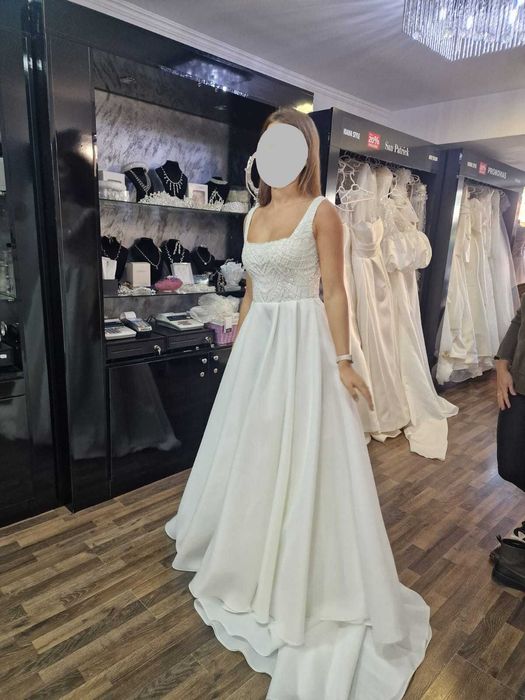 Rochie de mireasă, voal, falduri