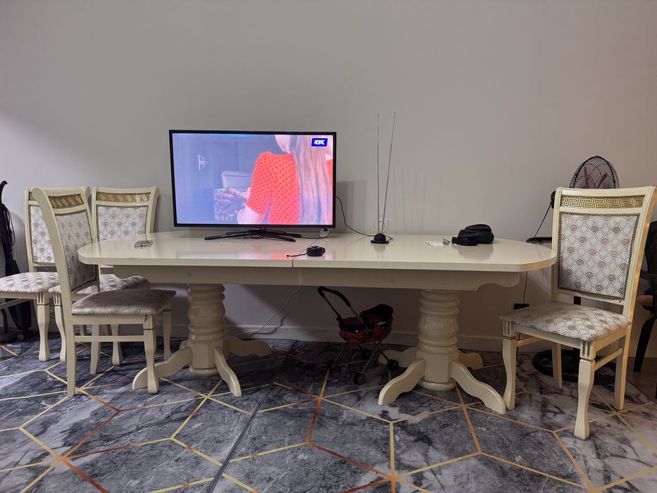 Продам стол для большой компаний