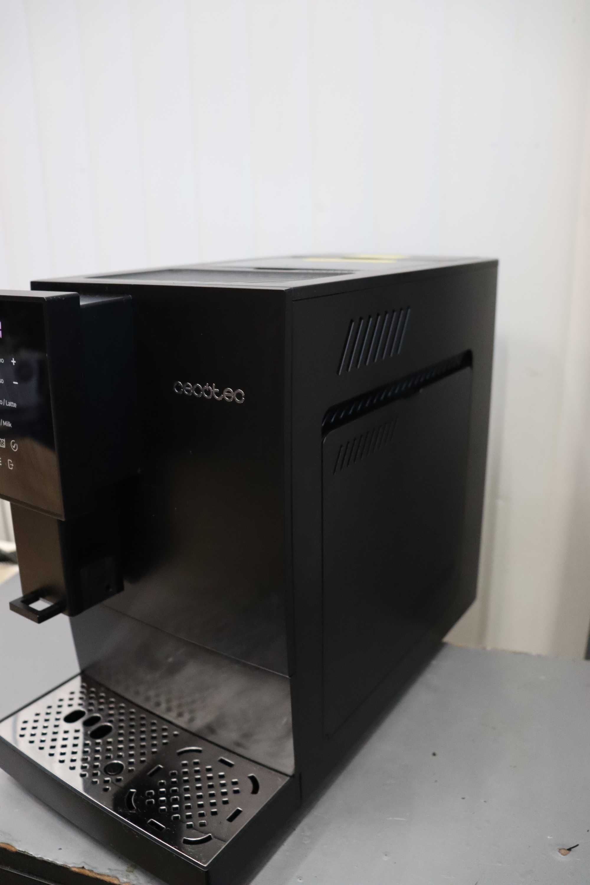Кафемашина Cecotec Cremmaet Compactccino. 1350W, термоблок, 19Bar