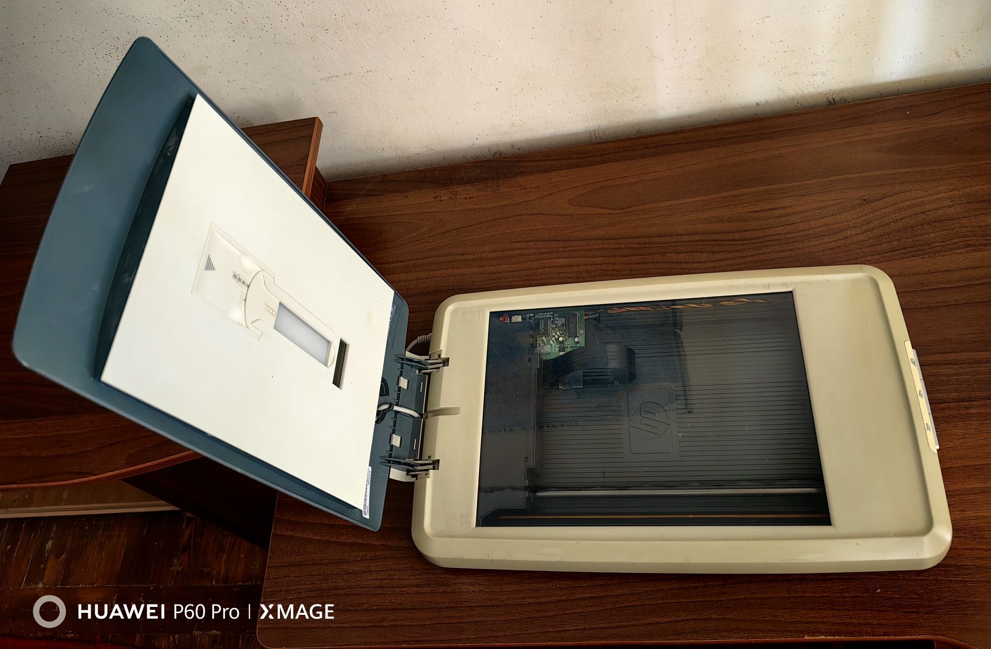 Продается сканер HP SCANJET 3670 . сканирует документы и фотопленку