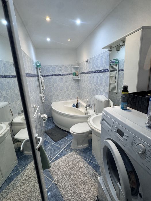 Inchiriez apartament cu 3 camere