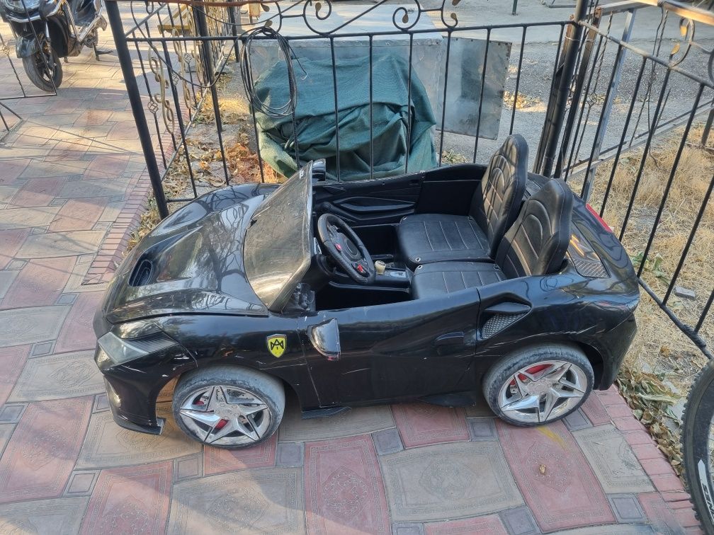 Ferrari moshincha sotiladi