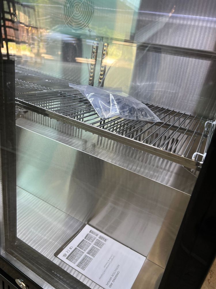 Vitrina frigorifica minibar cu 3 usi