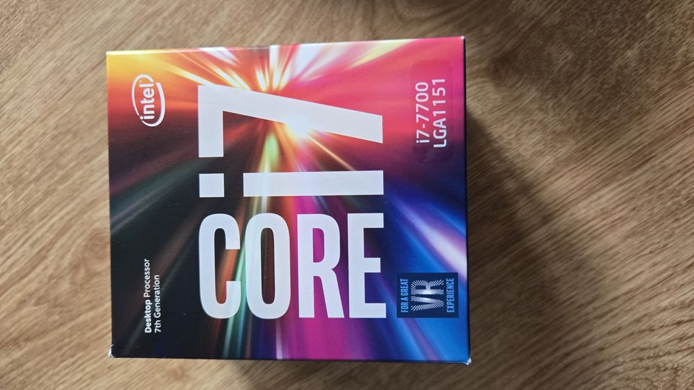 Vând procesor Intel Core i7-7700 + cooler original, cutie – LGA1151