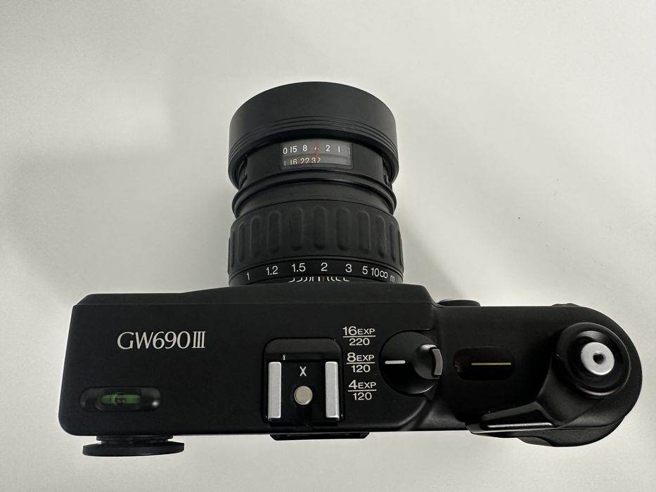 Aparat foto format mediu pe film Fuji GW690III