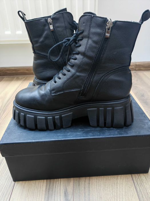 Ghete piele fete negre