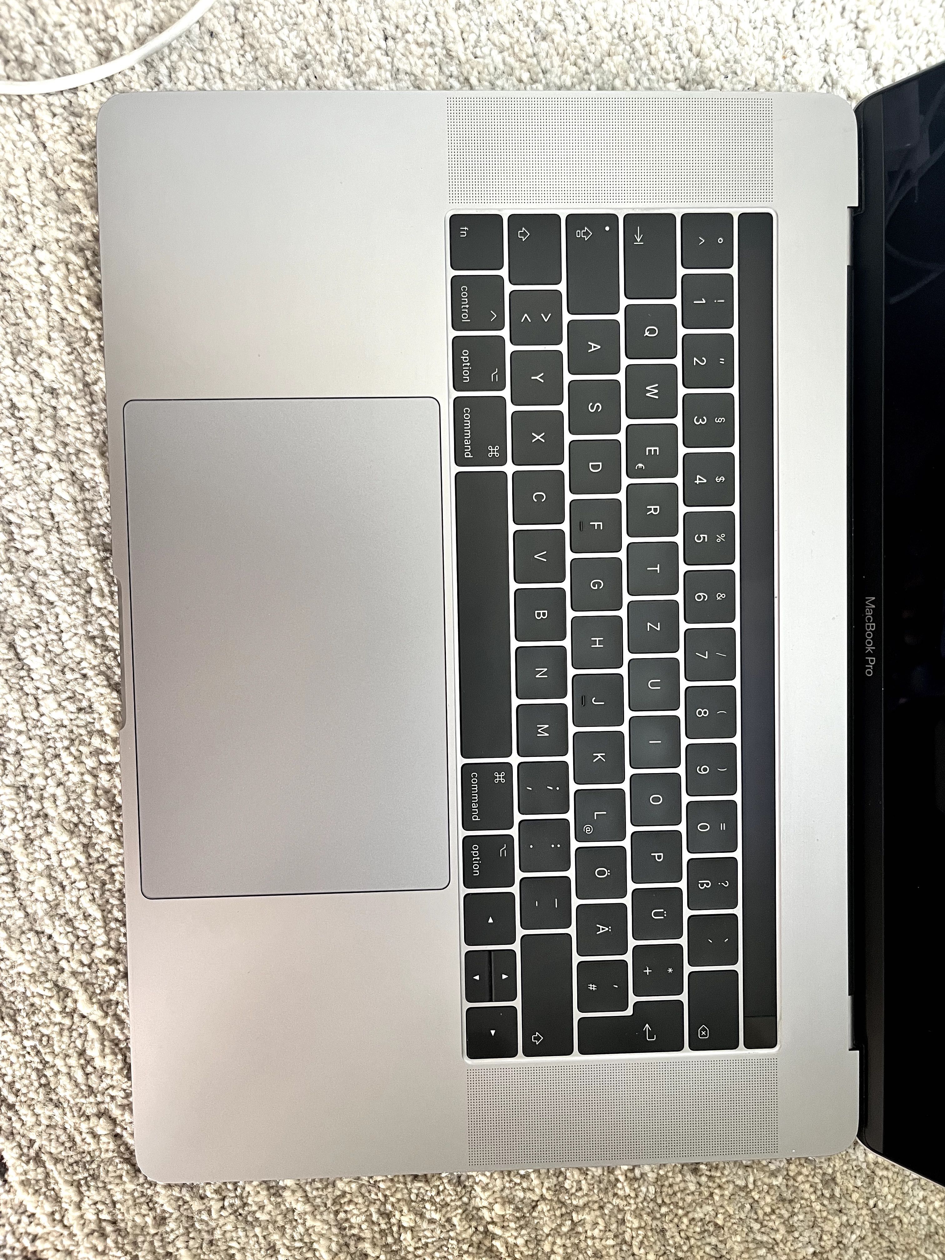 MacBook Pro 15" (2017) – 2.8 GHz i7, 16 GB RAM, 1 TB SSD, отличен