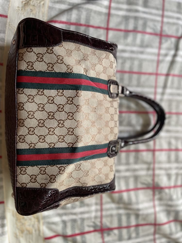 оригинална чанта  gucci- нова
