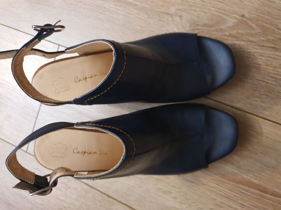 Vând încălțăminte dama