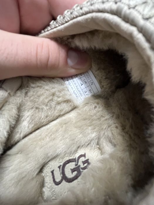 Papuci UGG Tasman