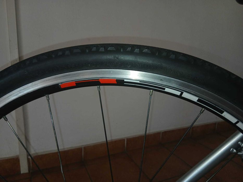 Bicicleta Giant cu coș in fața