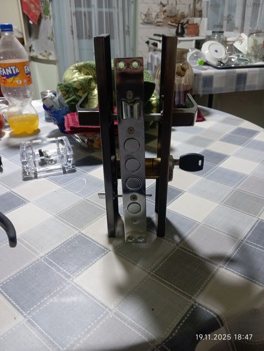 Замок для двери оригинал