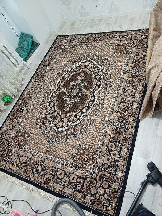 Продаётся ковер в хорошем состоянии