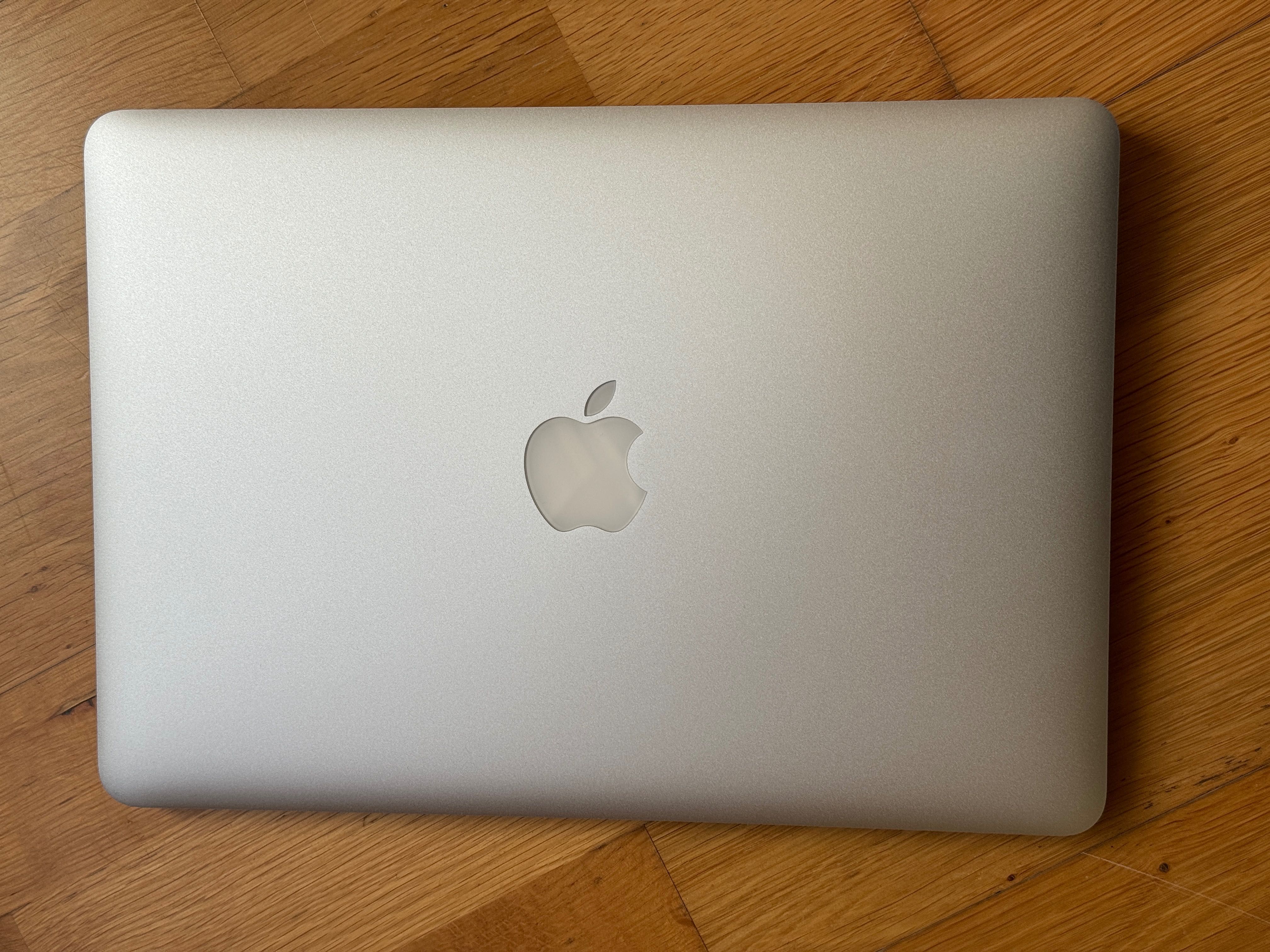 MacBook Pro Retina, 2015, 13 inch, i5 2.9 GHz, 8 Ram, 512 SSD