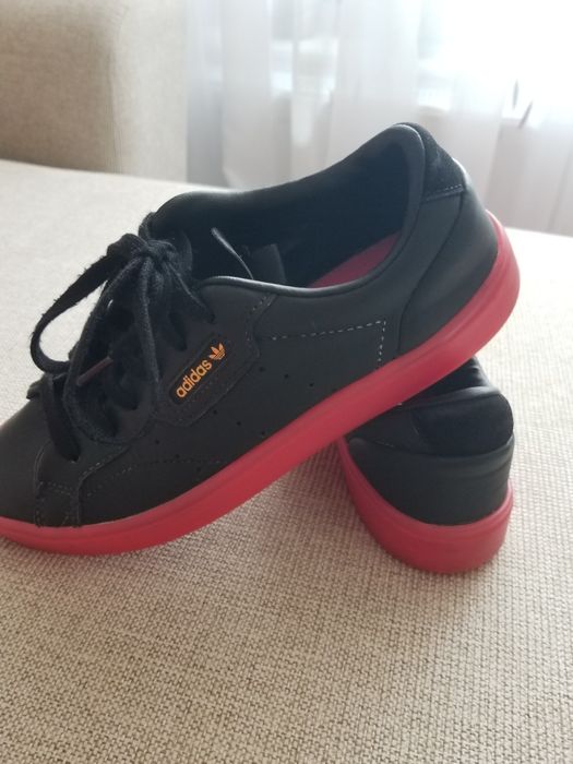 Сникърси Adidas р-р 36 2/3