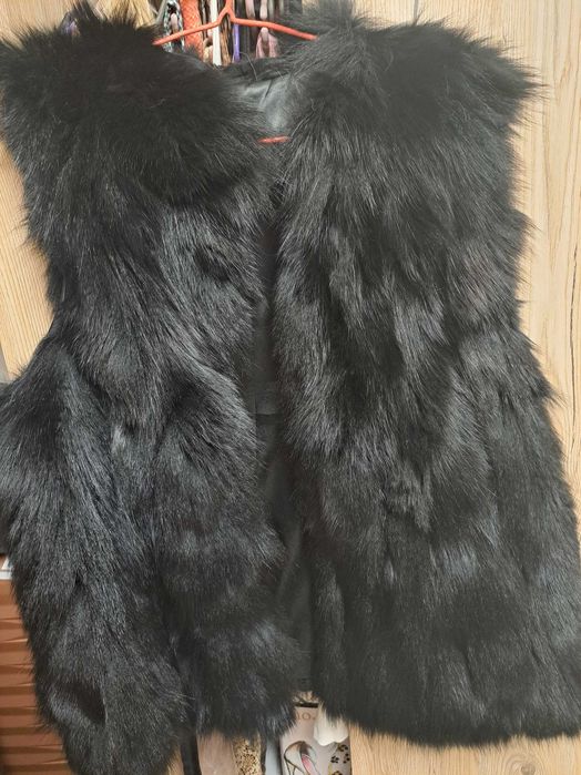 Черен дълъг косъм