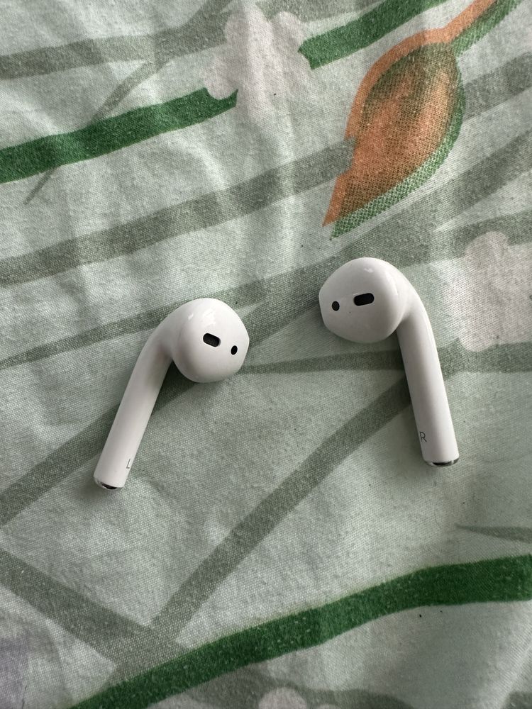 Caști AirPods 2 *utilizate*