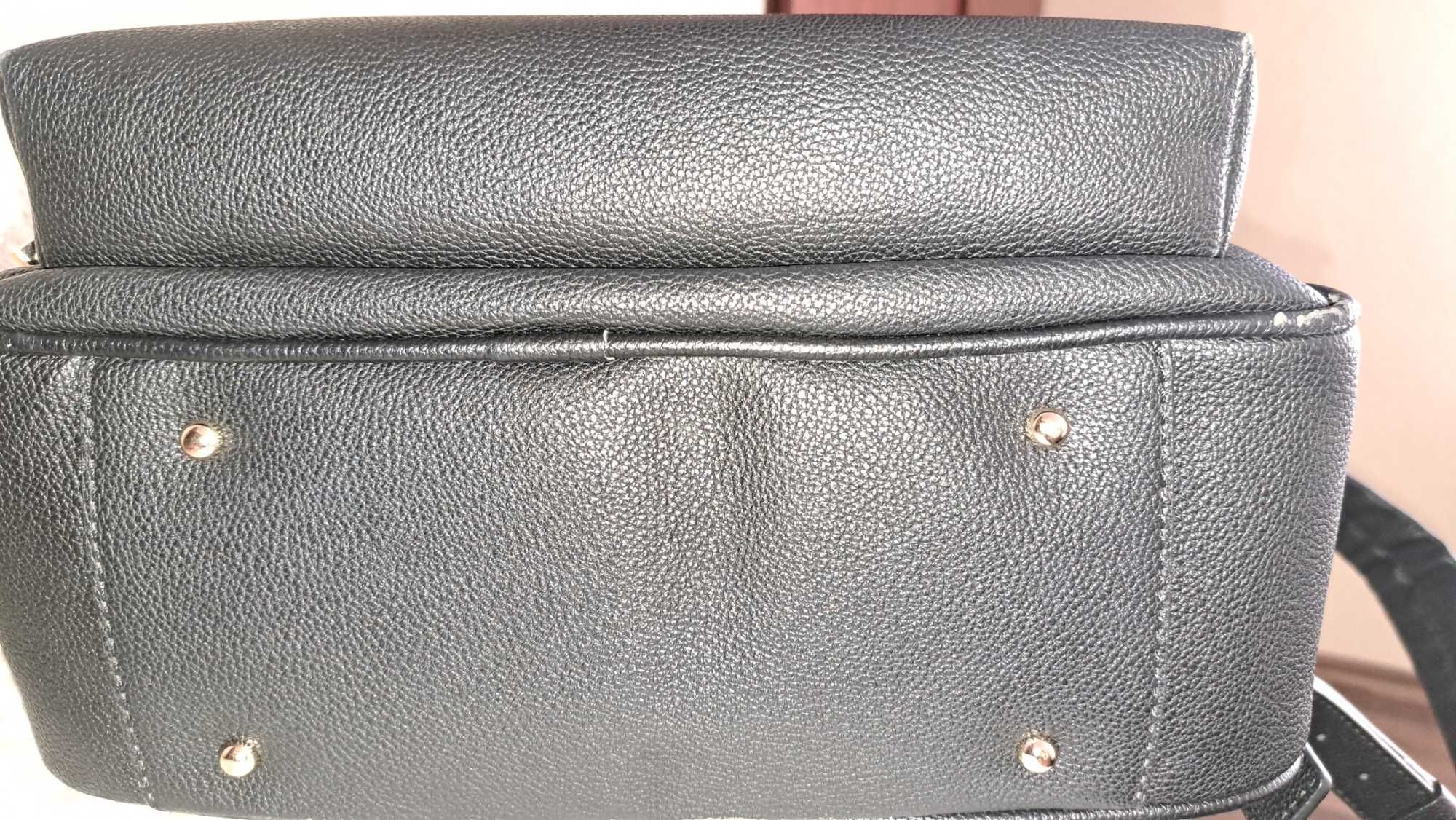 Дамска раница Guess