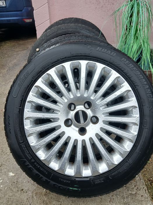 Jante Ford Focus plus anvelope vara aproape noi!