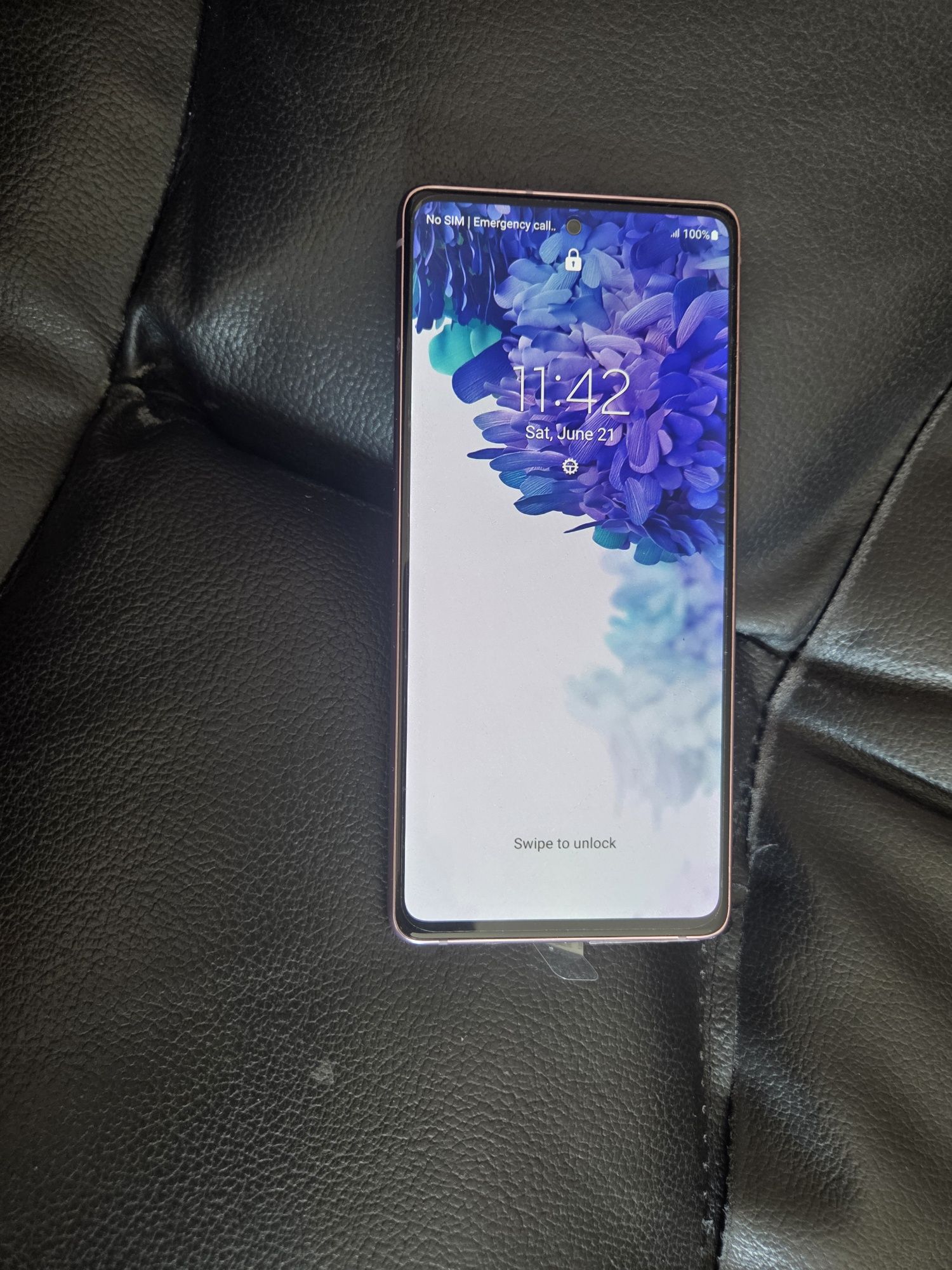 Телефон Samsung Galaxy S20 FE